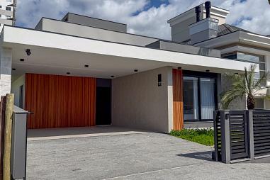 Casa alto padrão Mobiliada Pedra Branca Palhoça: 3 suítes, escritório e piscina
