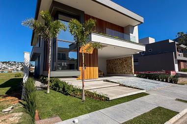 Casa em Condomínio com 5 quartos à venda, 297m², 5 banheiros, 2 garagens - Pedra Branca - Palhoça