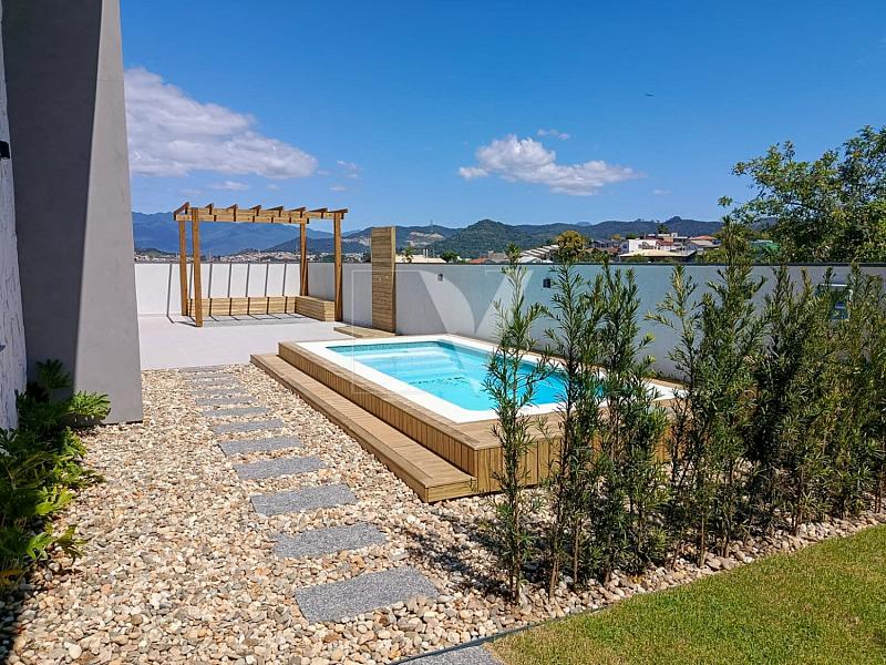 Casa em Terreno de Esquina no Green Village � 3 Quartos, Piscina e Espa�o Gourmet, em S�o Sebasti�o, Palho�a-SC 2