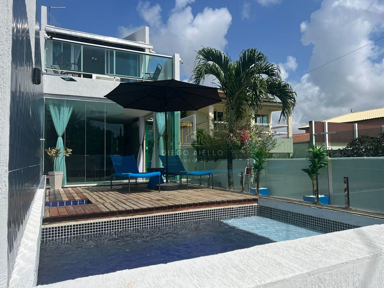 CASA DE LUXO Á VENDA. 150 METROS DO MAR!! R$.1.350.000,00