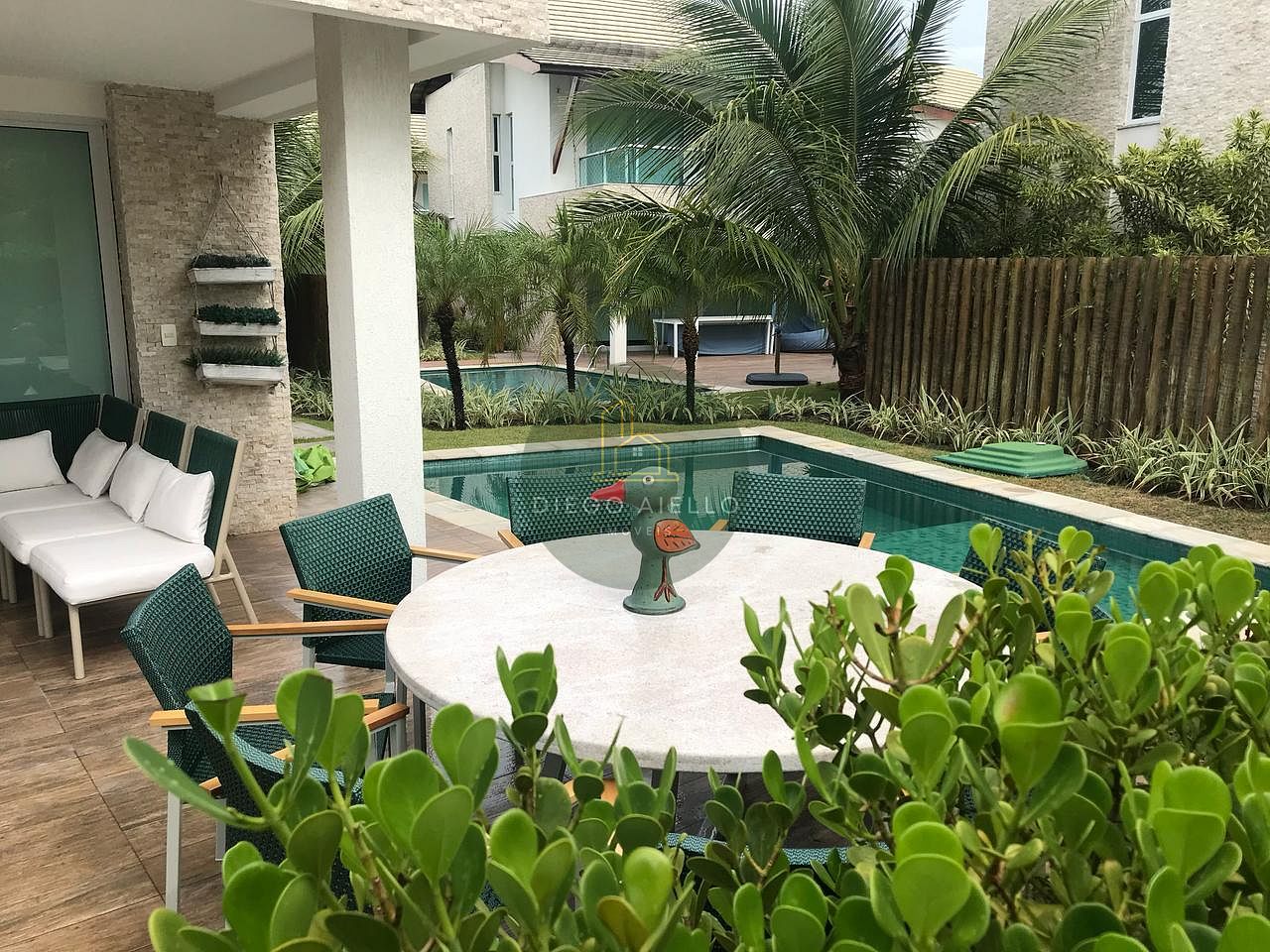 Casa Exclusiva à Venda no Condomínio Muro Alto – Um Paraíso Beira-Mar