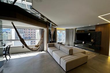 Cobertura Mobiliada em Meia Praia, Itapema - SC