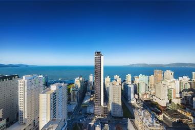 PentHouse na quadra do mar em Meia Praia Itapema SC.