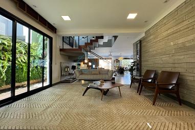 Casa á venda condomínio Manhattan.