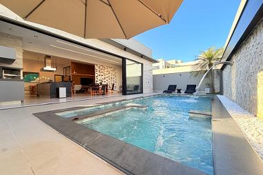 Casa á venda condomínio Fazenda Santa Lucia.