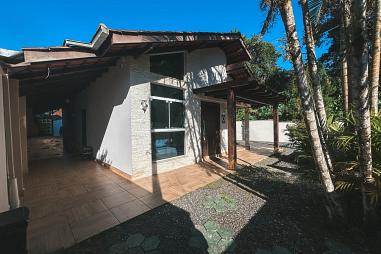 Casa com 3 quartos à venda, 150m², 2 banheiros, 2 garagens - Glória - Joinville