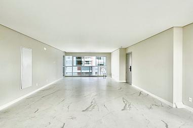 Apartamento com 3 dormitórios no Centro de Itajaí