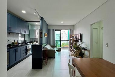 Apartamento com 1 Suíte + 2 Demi-Suítes na Praia Brava