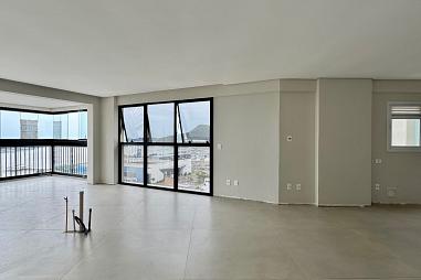 Apartamento com 2 suítes + 1 dormitório na Lauro Muller