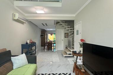 Sobrado com 1 Suíte + 2 Demi-Suítes e área de festas na Ressacada