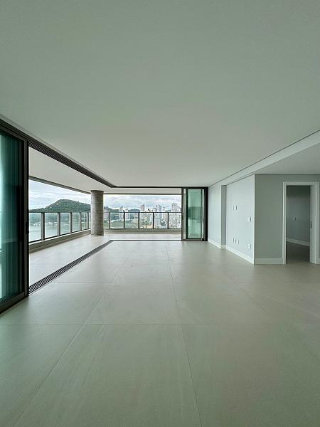 Apartamento com 4 Su�tes na Fazenda 1