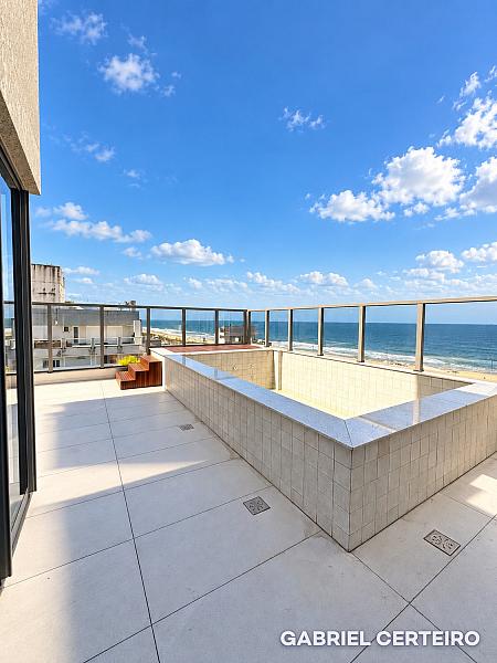 Cobertura duplex com piscina privativa, 4 su�tes e vista mar na Praia Brava 1