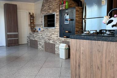 Linda residência em ótima localização