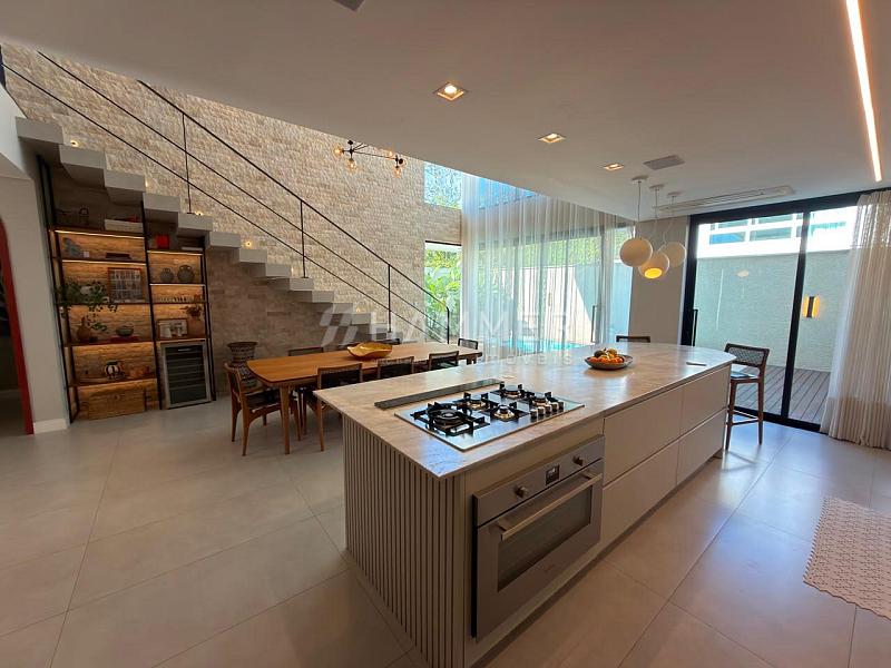 Casa com 3 su�tes Royal Garden 14