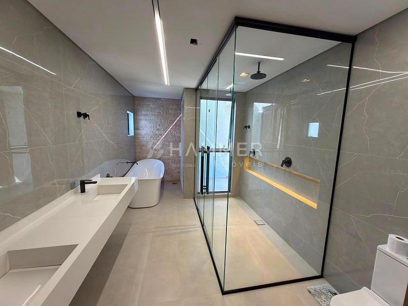 Casa com 3 su�tes Royal Garden 7