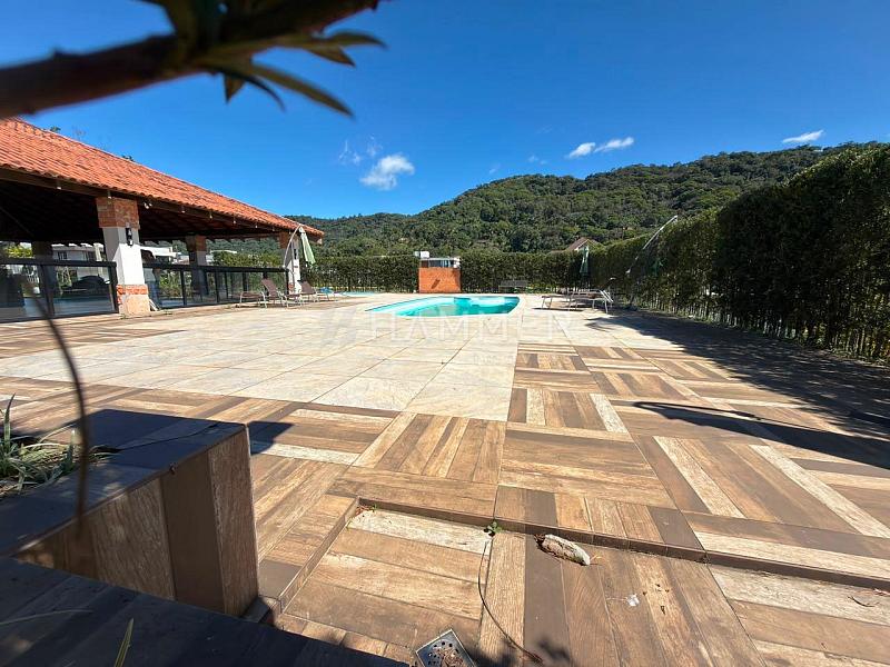 Casa com 3 su�tes Royal Garden 5