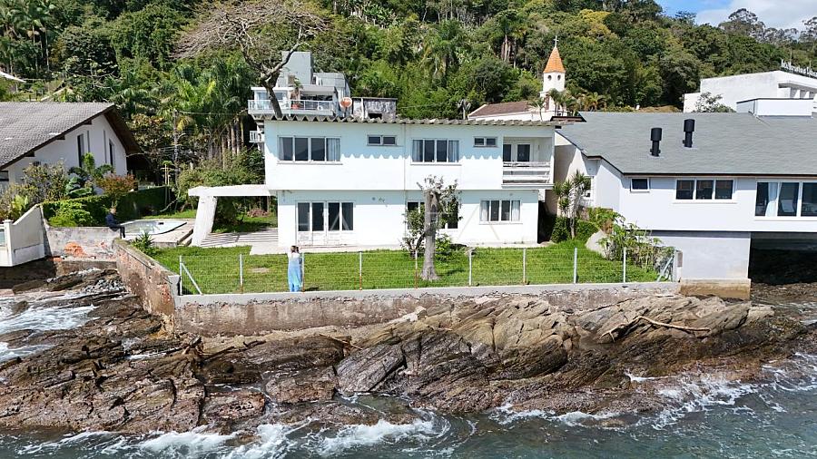 Casa frente mar � venda em Cabe�udas | Itaja� 1
