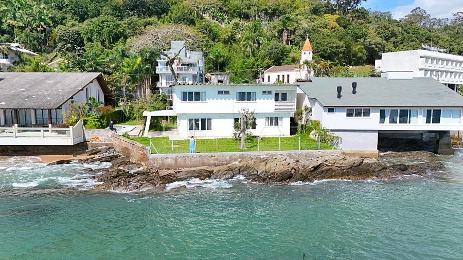Casa frente mar � venda em Cabe�udas | Itaja� 2