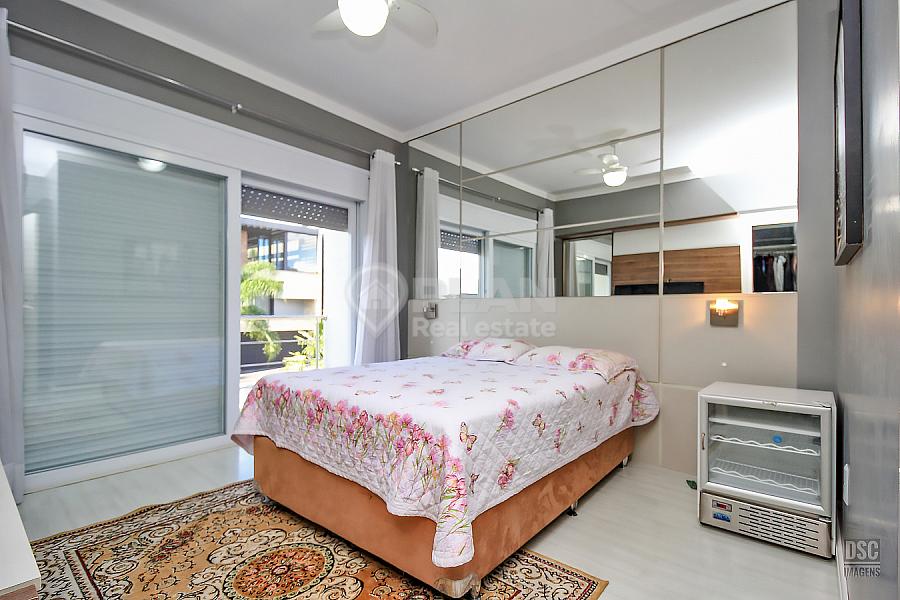 CASA RESIDENCIAL em Porto Alegre - Rio Grande do Sul, Sarandi 2
