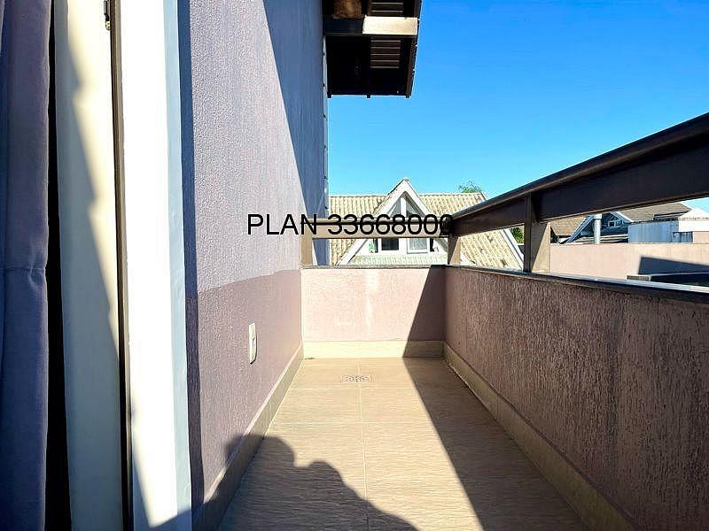 Casa na Avenida Ecoville em Condom�nio com Infra com 04 dormit�rios sendo duas su�tes. 63