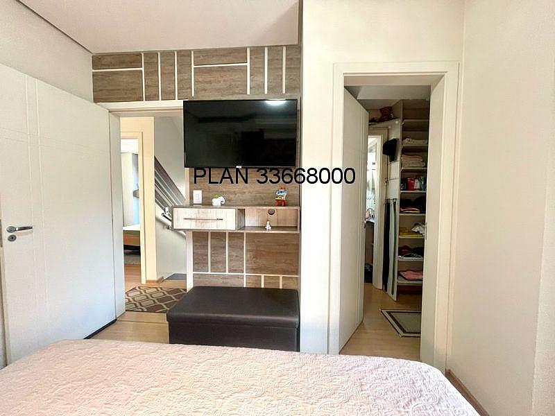 Casa na Avenida Ecoville em Condom�nio com Infra com 04 dormit�rios sendo duas su�tes. 53
