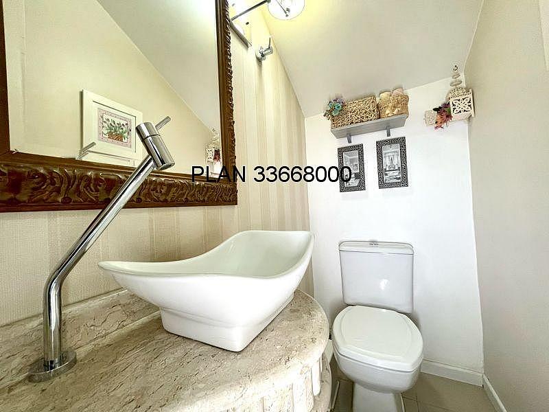 Casa na Avenida Ecoville em Condom�nio com Infra com 04 dormit�rios sendo duas su�tes. 23