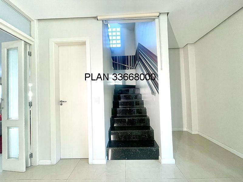 Casa na Avenida Ecoville em Condom�nio com Infra com 04 dormit�rios sendo duas su�tes. 24