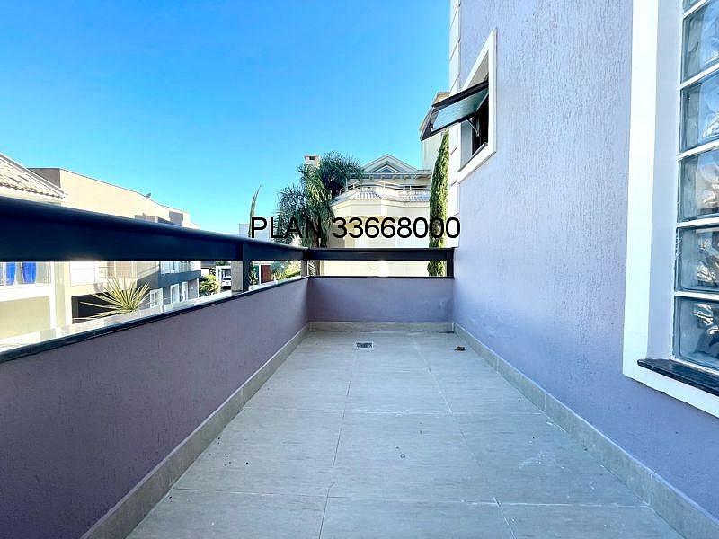 Casa na Avenida Ecoville em Condom�nio com Infra com 04 dormit�rios sendo duas su�tes. 48