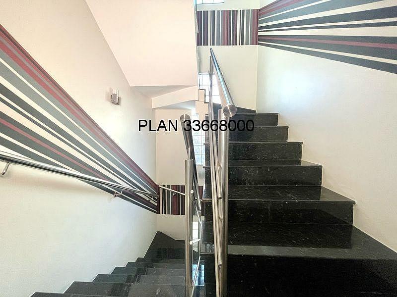 Casa na Avenida Ecoville em Condom�nio com Infra com 04 dormit�rios sendo duas su�tes. 57