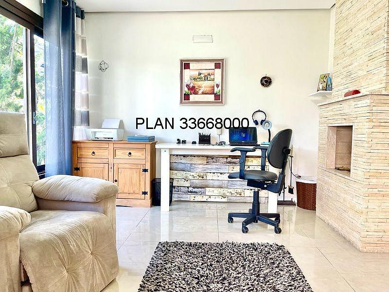 Casa na Avenida Ecoville em Condom�nio com Infra com 04 dormit�rios sendo duas su�tes. 25