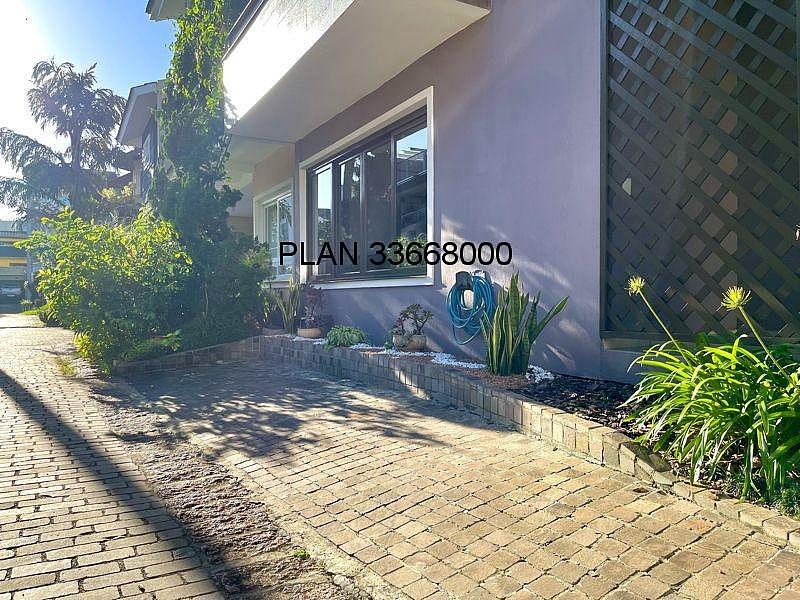 Casa na Avenida Ecoville em Condom�nio com Infra com 04 dormit�rios sendo duas su�tes. 6