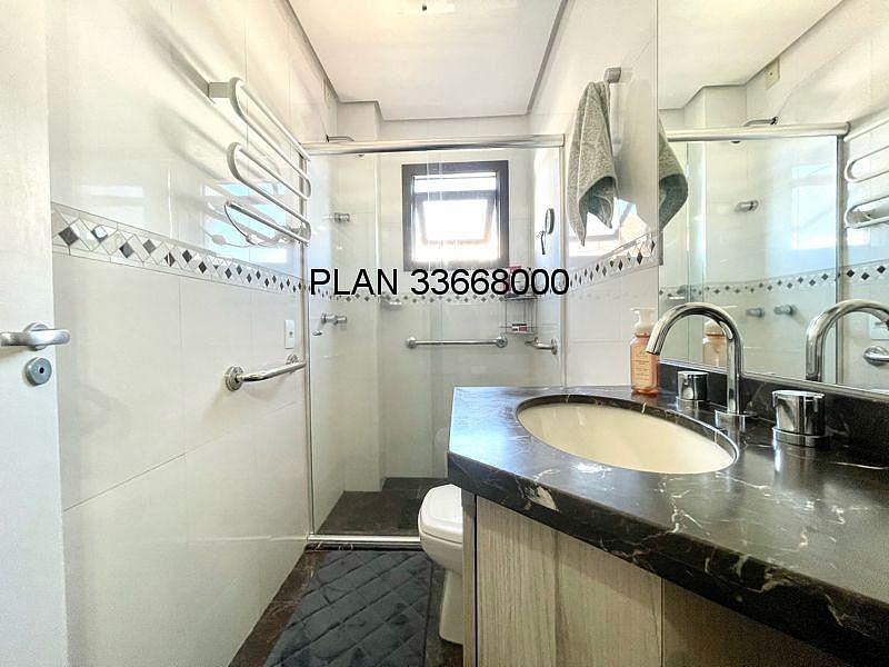 Casa na Avenida Ecoville em Condom�nio com Infra com 04 dormit�rios sendo duas su�tes. 55