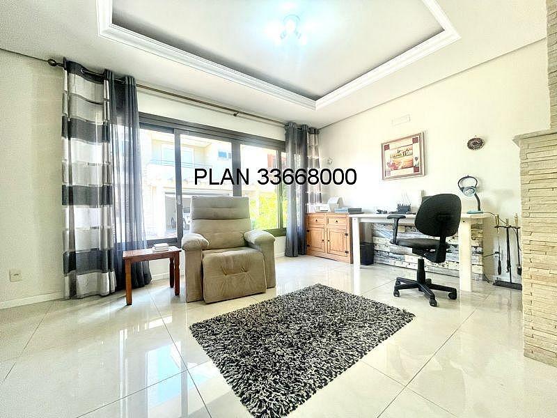 Casa na Avenida Ecoville em Condom�nio com Infra com 04 dormit�rios sendo duas su�tes. 21