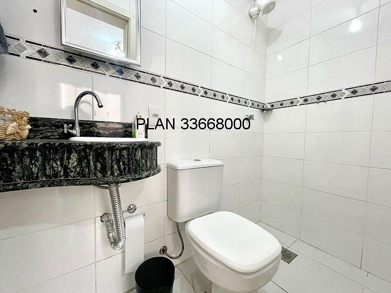Casa na Avenida Ecoville em Condom�nio com Infra com 04 dormit�rios sendo duas su�tes. 30