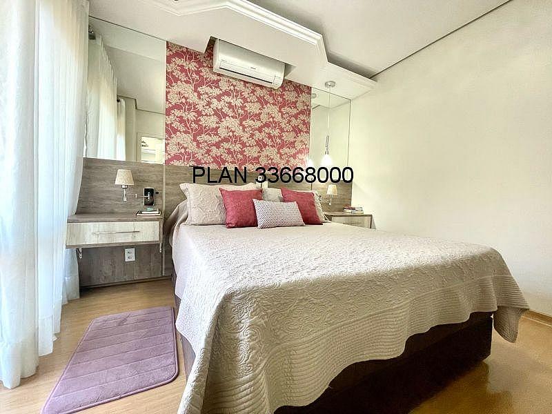 Casa na Avenida Ecoville em Condom�nio com Infra com 04 dormit�rios sendo duas su�tes. 52