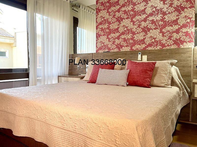 Casa na Avenida Ecoville em Condom�nio com Infra com 04 dormit�rios sendo duas su�tes. 50