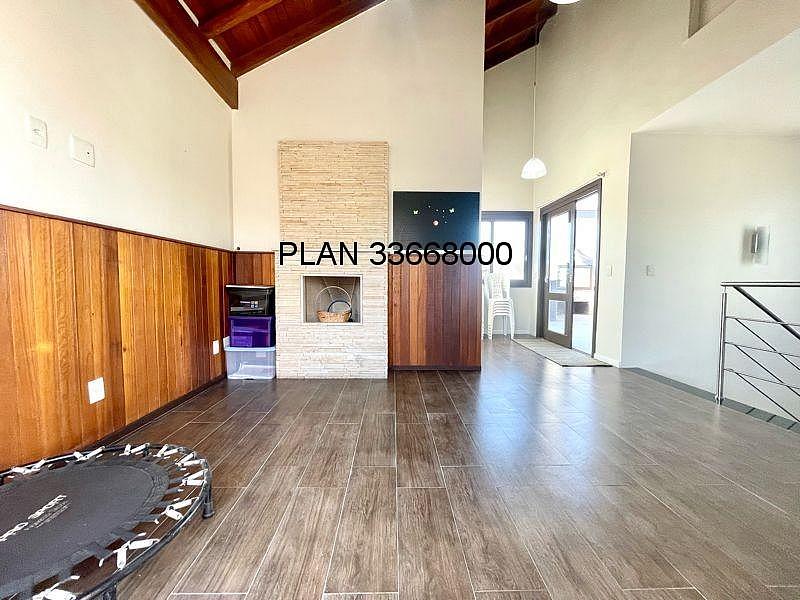 Casa na Avenida Ecoville em Condom�nio com Infra com 04 dormit�rios sendo duas su�tes. 58