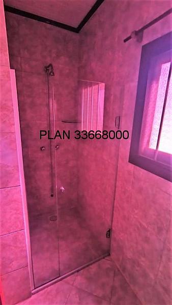 Excelente casa t�rrea com um p�tio amplo. 24