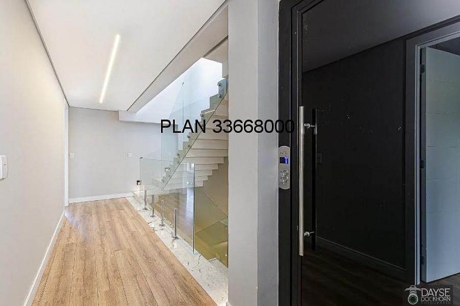 Luxuosa casa em condom�nio no Ecoville, Porto Alegre-RS: 4 quartos, 4 su�tes, 2 salas, 5 banheiros, 3 vagas de garagem, 450m�. Venha conferir! 8