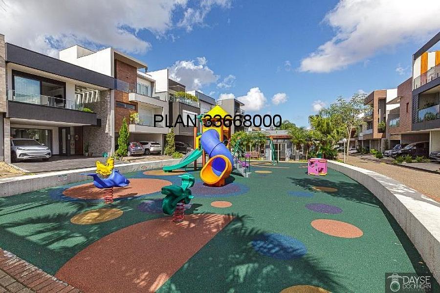 Luxuosa casa em condom�nio no Ecoville, Porto Alegre-RS: 4 quartos, 4 su�tes, 2 salas, 5 banheiros, 3 vagas de garagem, 450m�. Venha conferir! 56