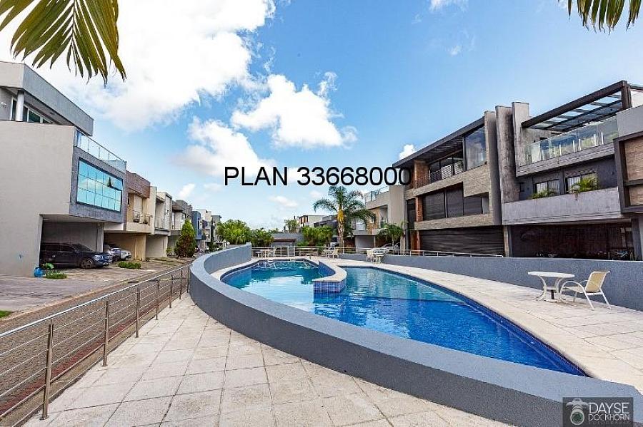 Luxuosa casa em condom�nio no Ecoville, Porto Alegre-RS: 4 quartos, 4 su�tes, 2 salas, 5 banheiros, 3 vagas de garagem, 450m�. Venha conferir! 46