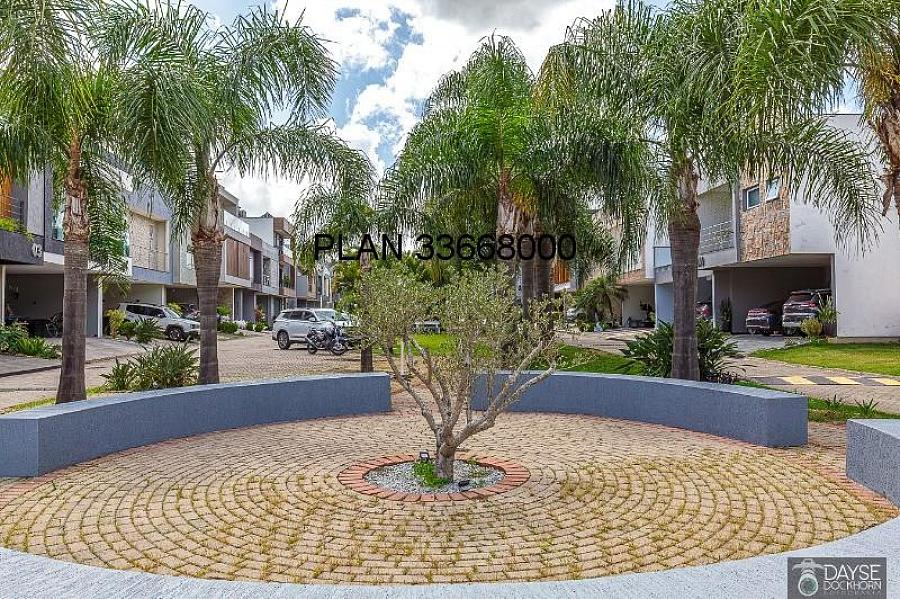 Luxuosa casa em condom�nio no Ecoville, Porto Alegre-RS: 4 quartos, 4 su�tes, 2 salas, 5 banheiros, 3 vagas de garagem, 450m�. Venha conferir! 85