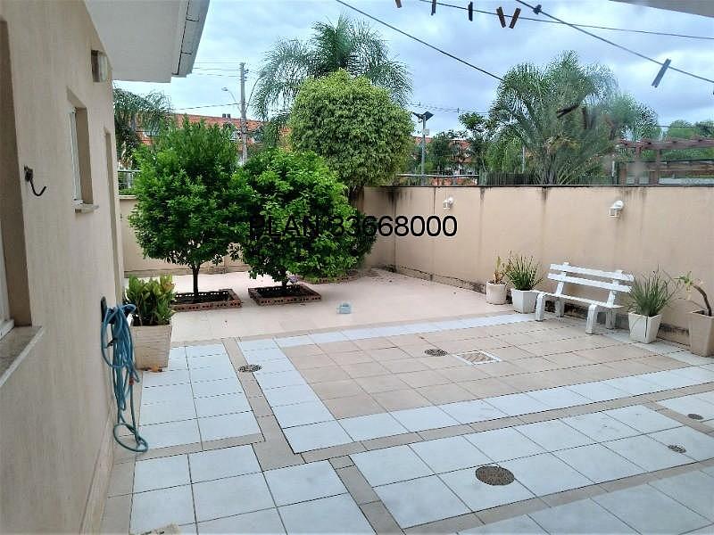 Casa em terreno amplo no Condom�nio Igua�u. 10