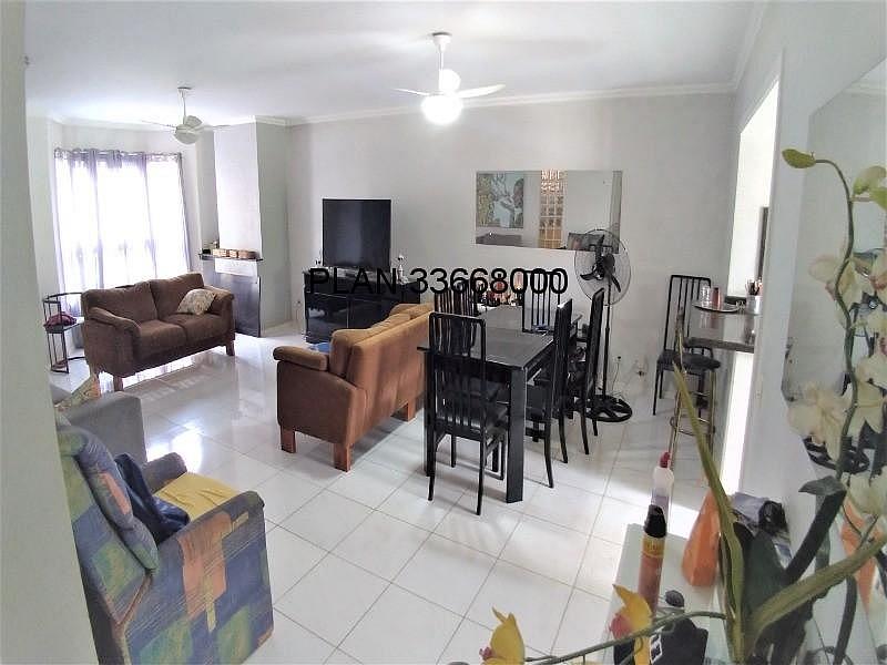 Casa em terreno amplo no Condom�nio Igua�u. 5