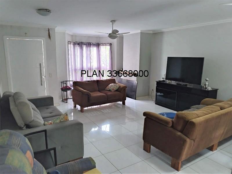Casa em terreno amplo no Condom�nio Igua�u. 4
