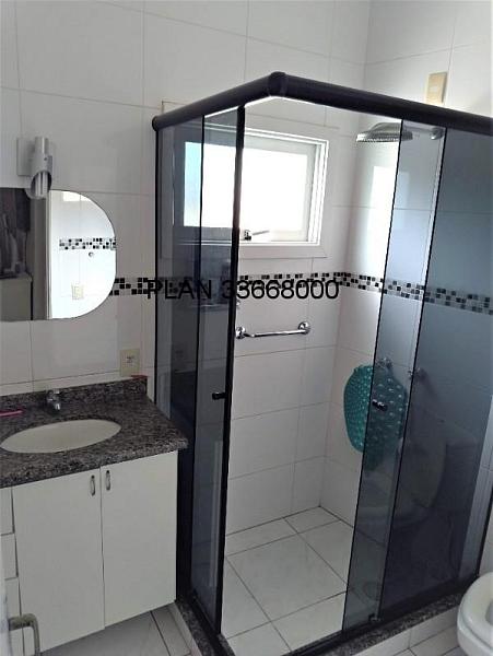 Casa em terreno amplo no Condom�nio Igua�u. 16