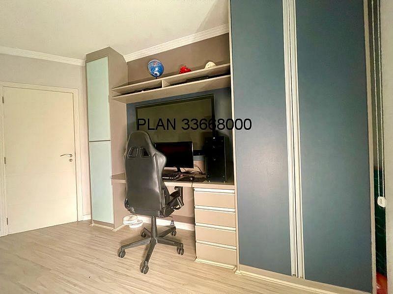 03 dormit�rios, sendo uma su�te master com banheira de hidromassagem, uma su�te americana + um quarto. 32