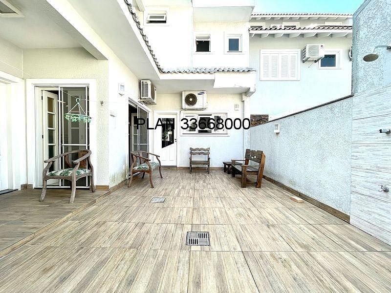 03 dormit�rios, sendo uma su�te master com banheira de hidromassagem, uma su�te americana + um quarto. 24
