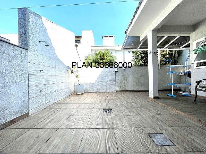 03 dormit�rios, sendo uma su�te master com banheira de hidromassagem, uma su�te americana + um quarto. 23