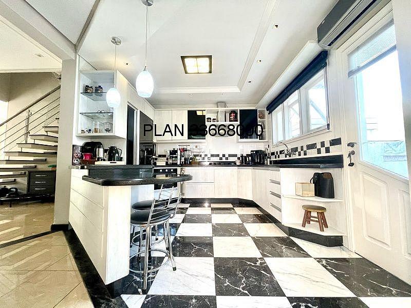 03 dormit�rios, sendo uma su�te master com banheira de hidromassagem, uma su�te americana + um quarto. 15